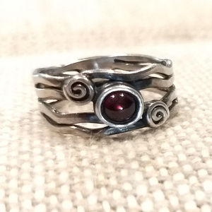 Ring silver blacken with garnet gem